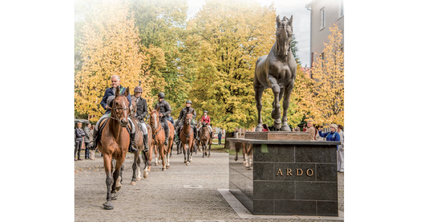 Jazdci na koňoch oslávia Huberta a pozdravia centrum Košíc