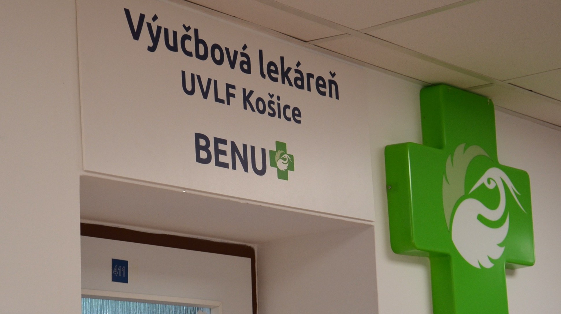 Farmaceuti získali výučbovú lekáreň a možnosť skúšať si prácu za tarou