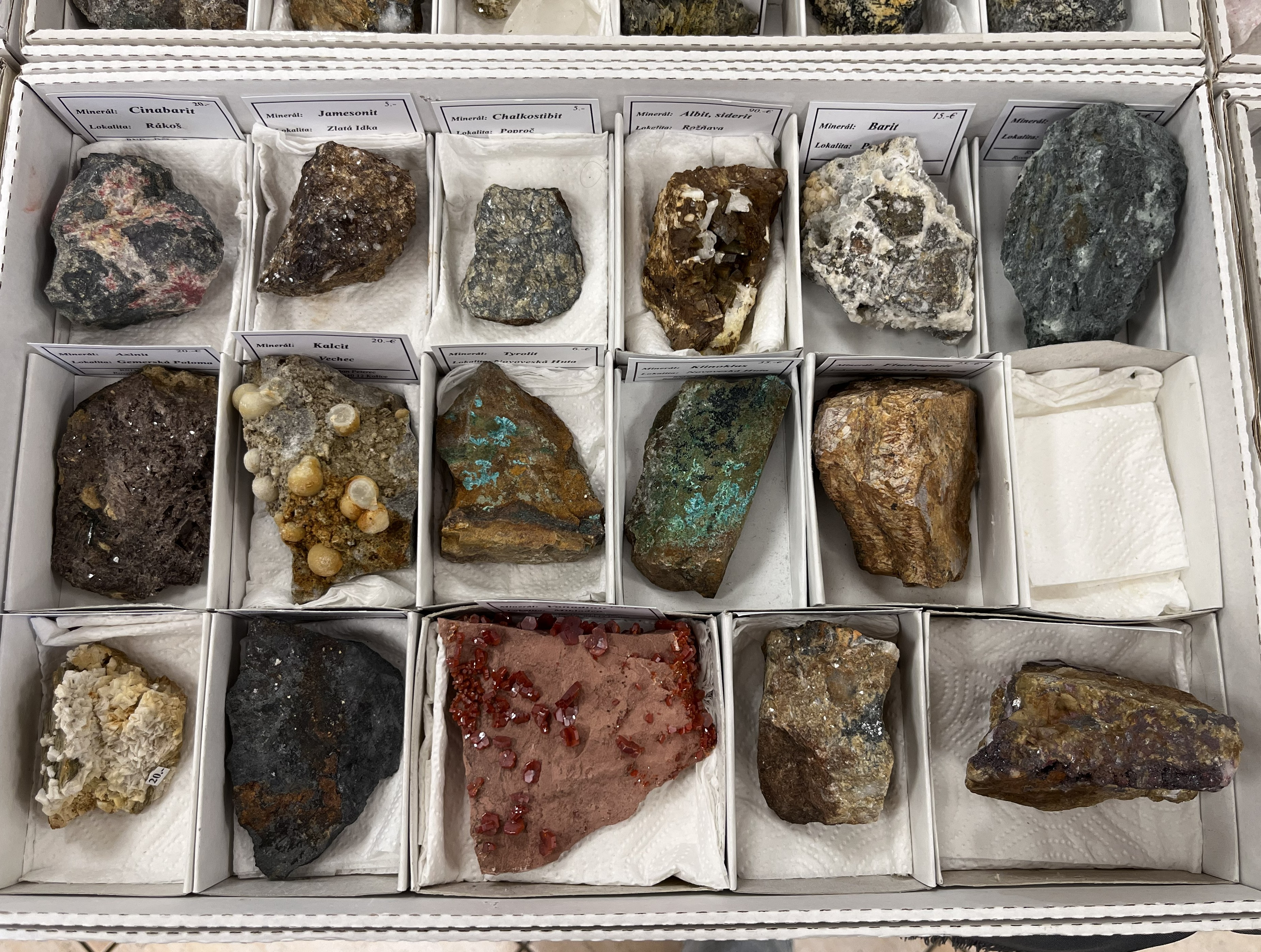 Vystava_mineralov_skamenelin_sperkov