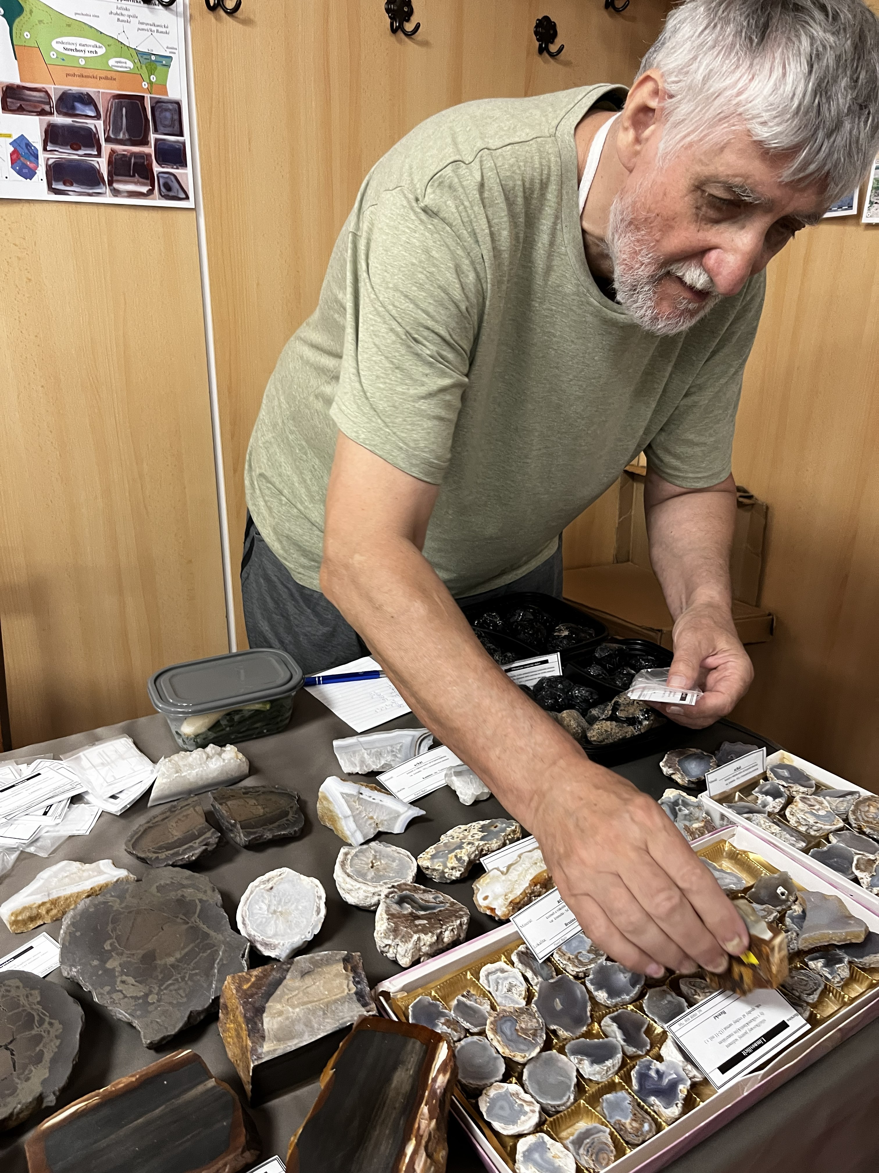 Vystava_mineralov_skamenelin_sperkov