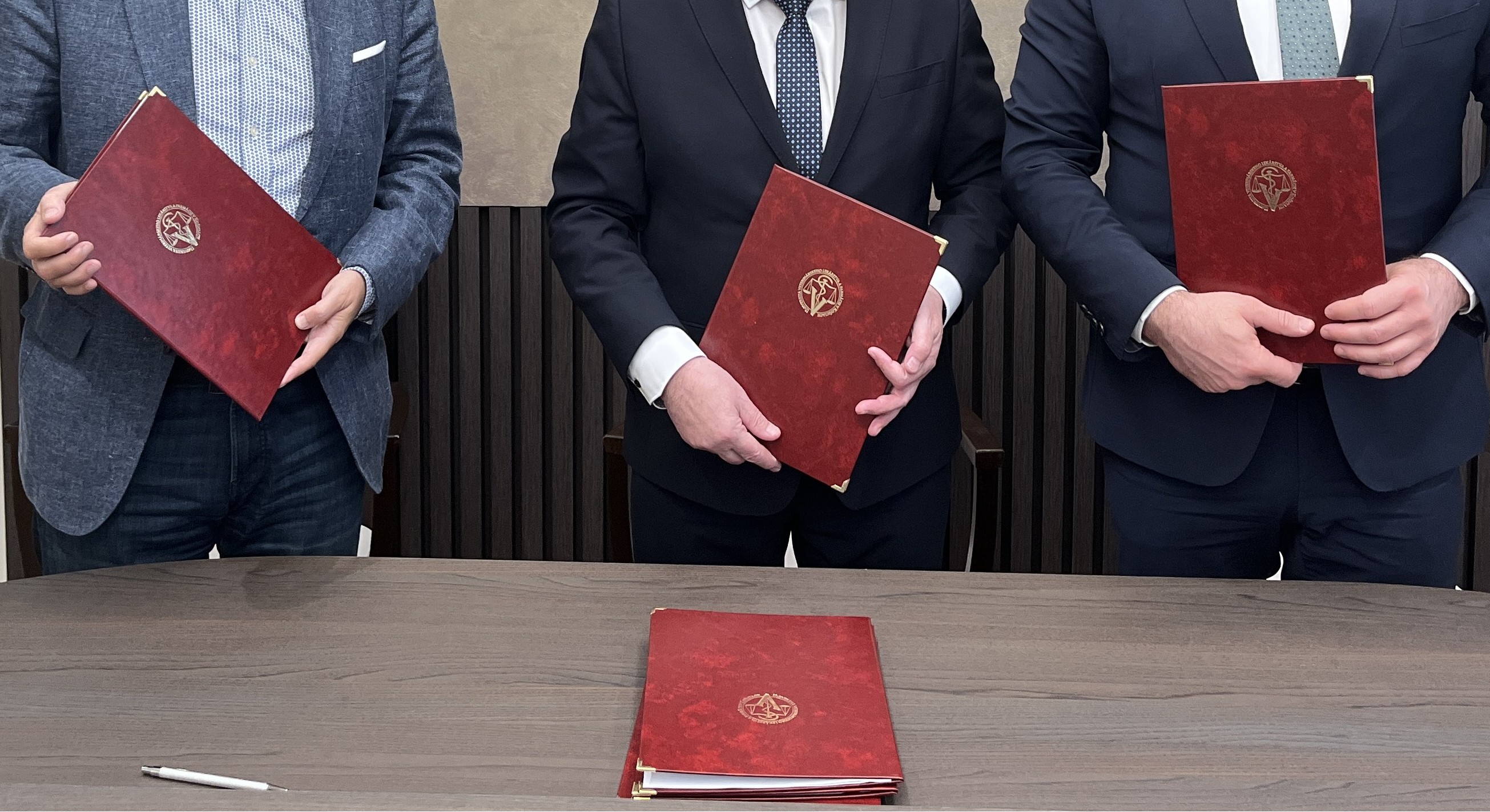 Tri univerzity so spoločným Pracoviskom aplikovaného výskumu a vzdelávania v biomedicíne, farmácii a dátovej vede